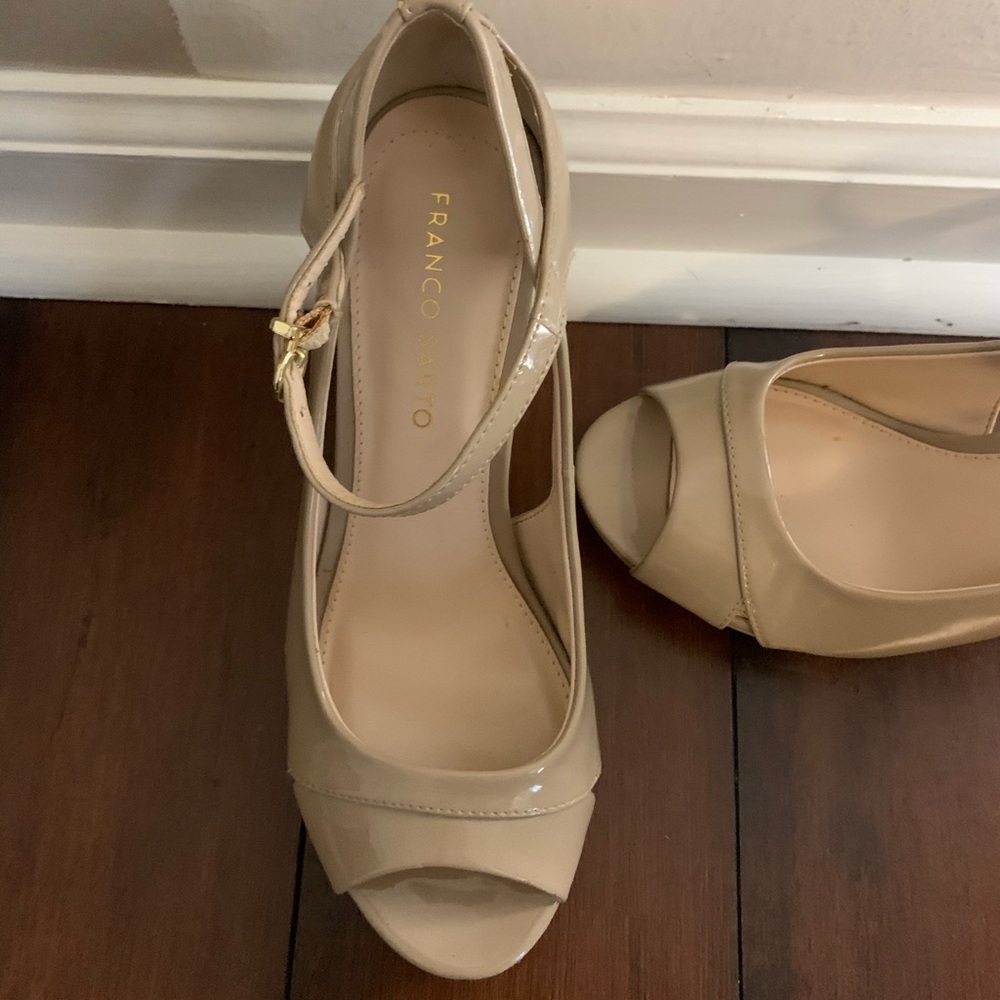 Peep toe tan heels